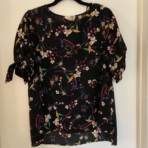 Short Sleeve Floral Top by Everleigh Size Small